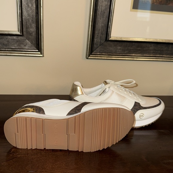 Michael Kors Retro Trainer - Picture 8 of 8